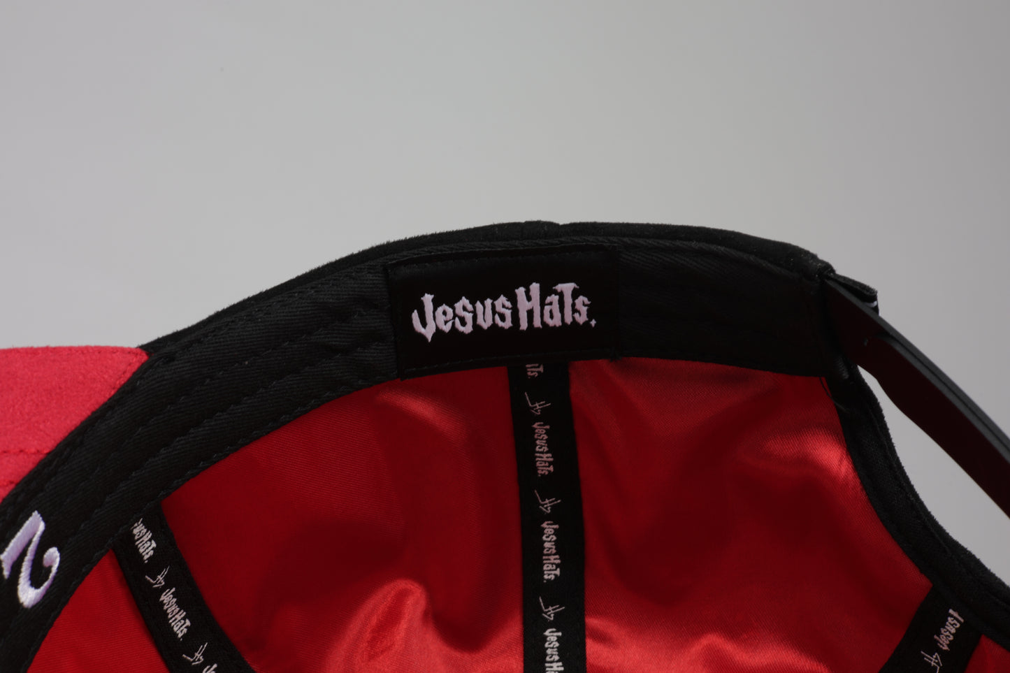 Efesios 1:7 · Black/Red (Negro con Rojo Gamuza Premuim)