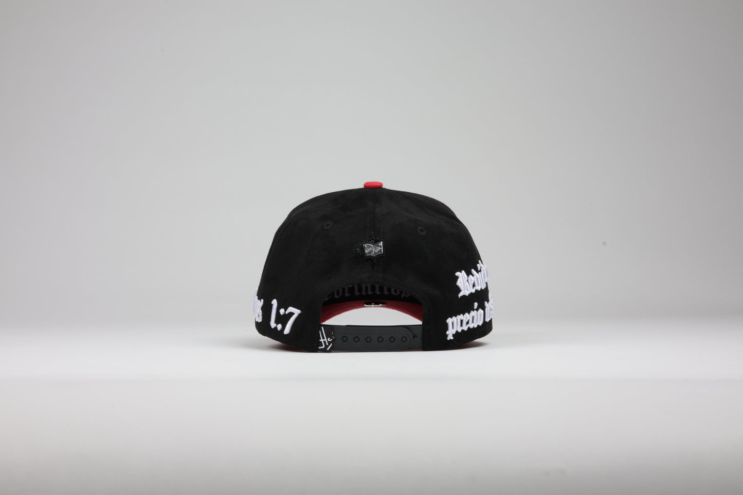 Efesios 1:7 · Black/Red (Negro con Rojo Gamuza Premuim)